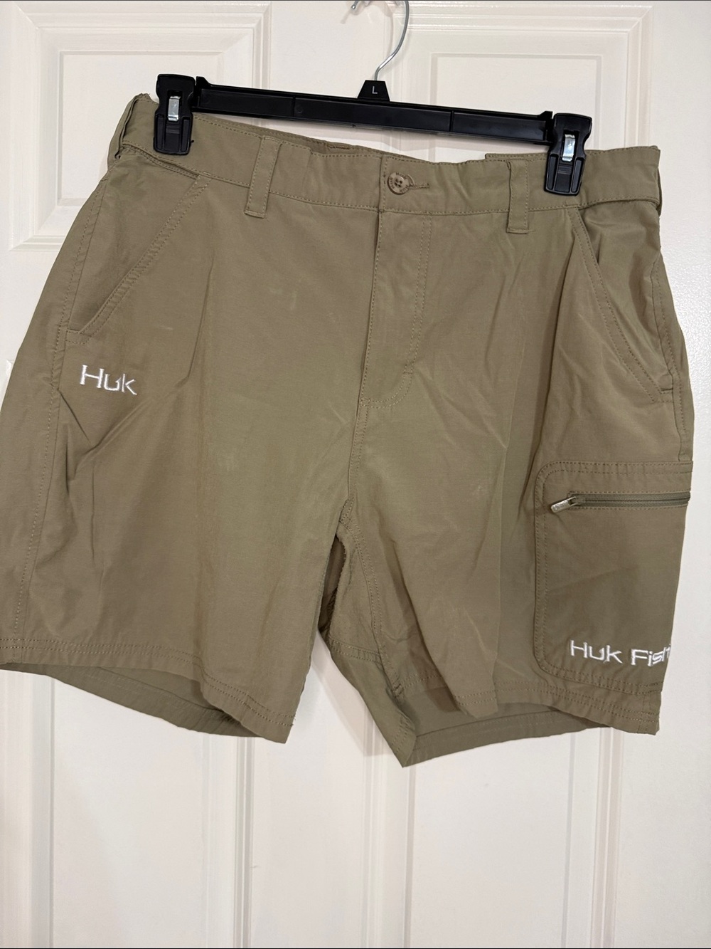 Huk Men’s Cargo Fishing Shorts in Khaki Olive
